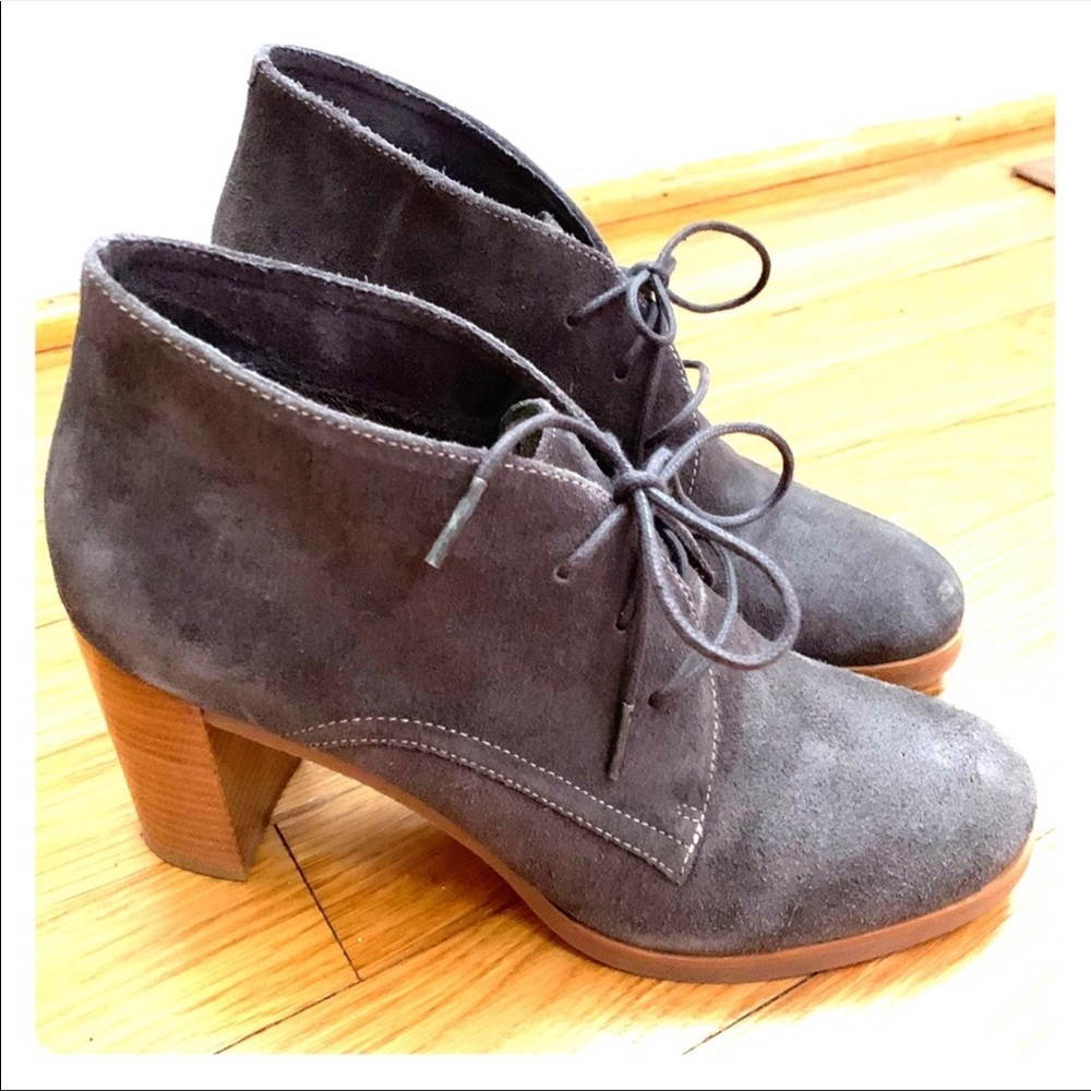 JOHNSTON & MURPHY SUEDE ANKLE BOOTS